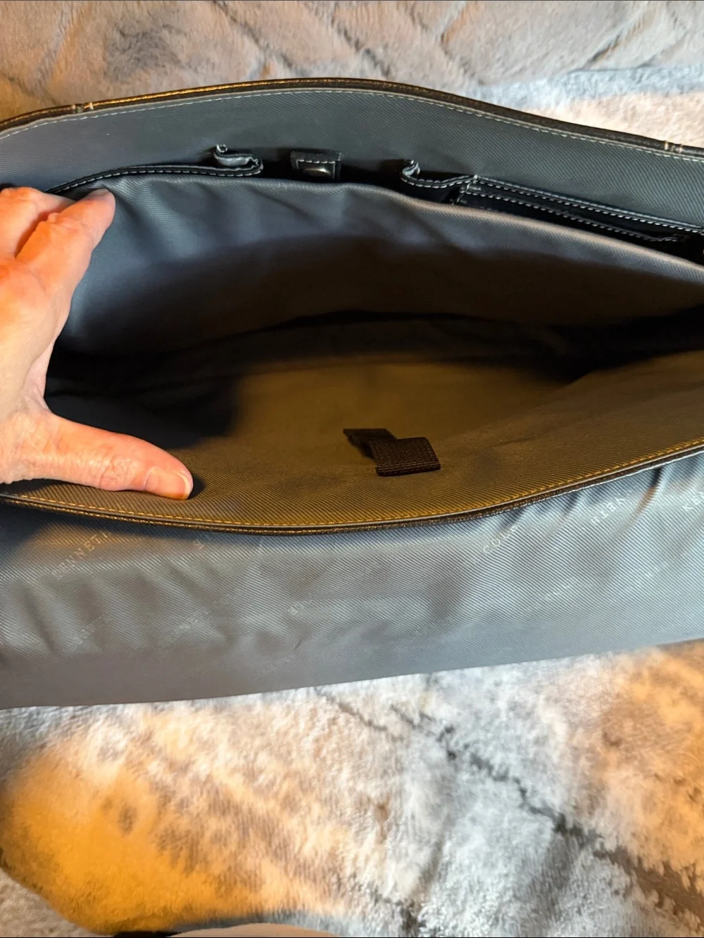 Kenneth Cole Black Pebbled Leather Messenger Computer Bag